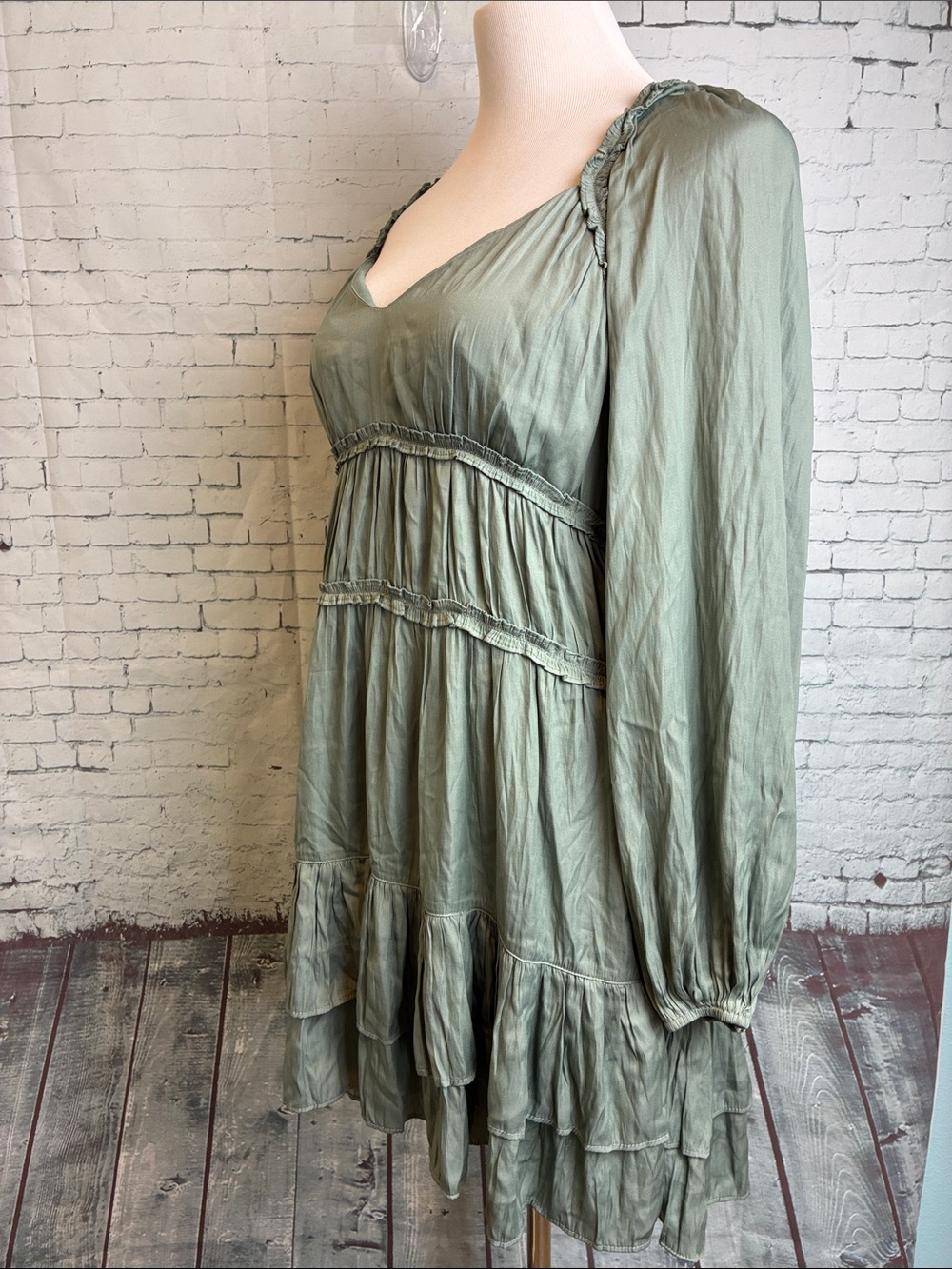 Bohme Tiered Ruffle Long Sleeve Dress Sage Green Size Medium Boho Festival